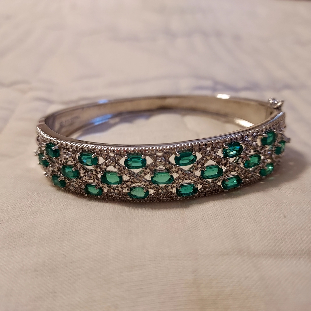 Vintage-Style Silver and Emerald Bangle Bracelet